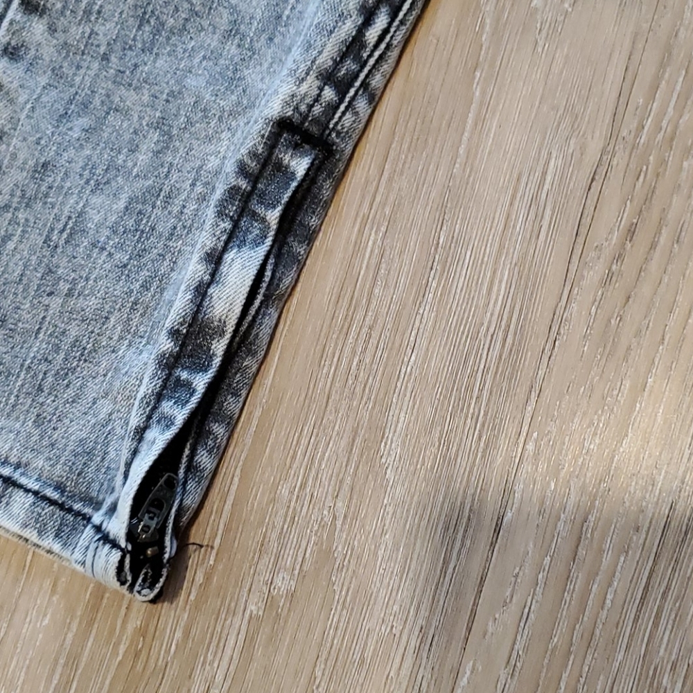 Jeans - Picture 2 of 4